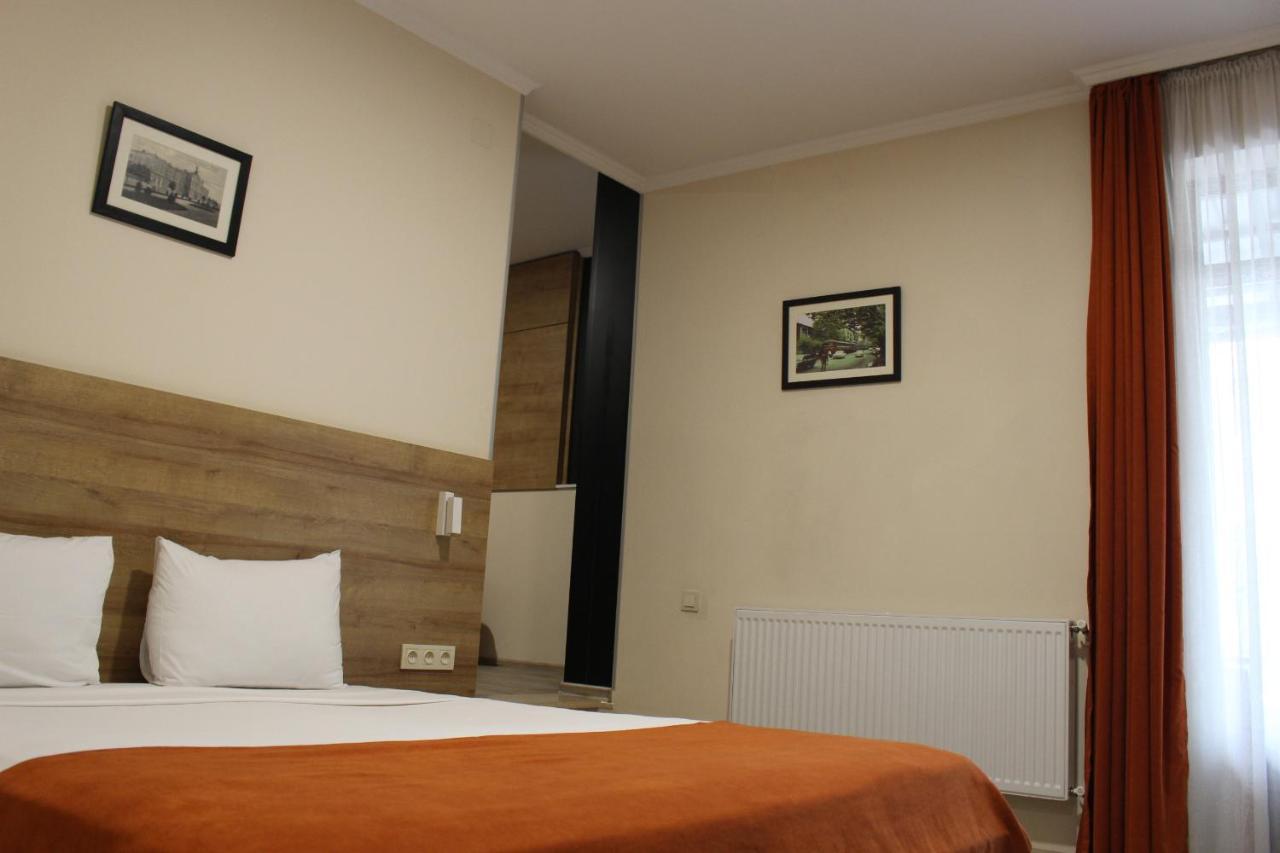 Boutique Hotel 32 Batumi Exterior foto