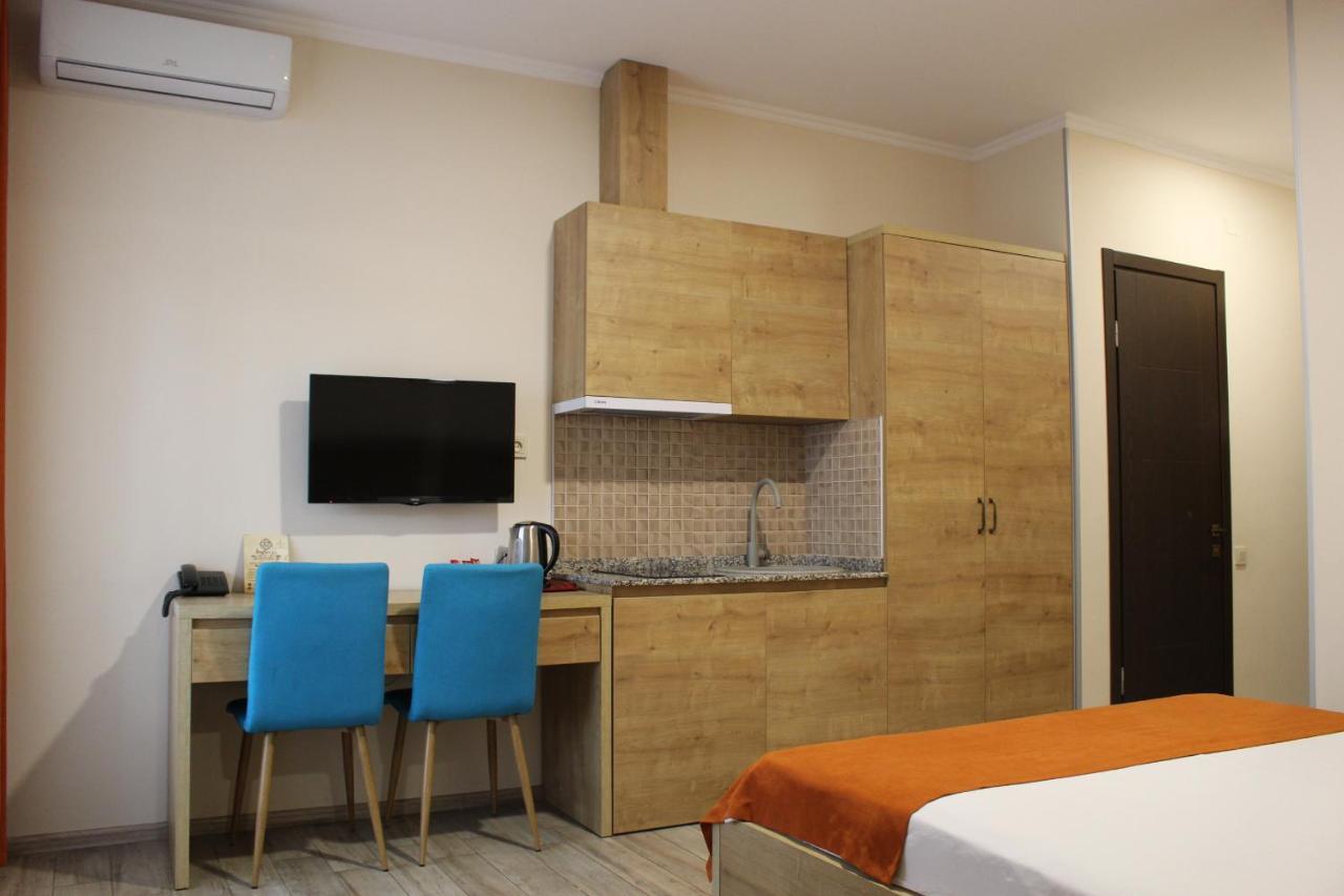 Boutique Hotel 32 Batumi Exterior foto
