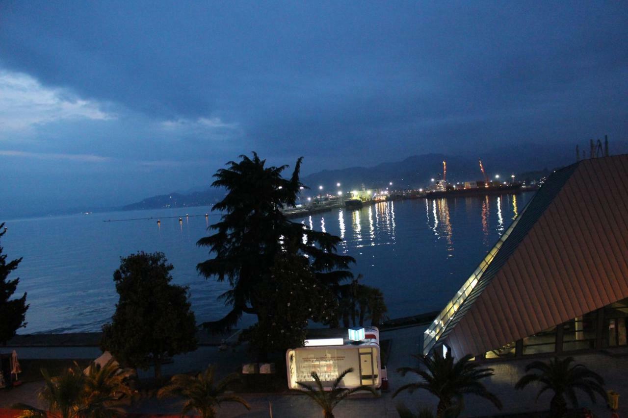 Boutique Hotel 32 Batumi Exterior foto